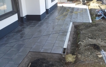 Terrassenbau mit Keramikplatten anthrazit